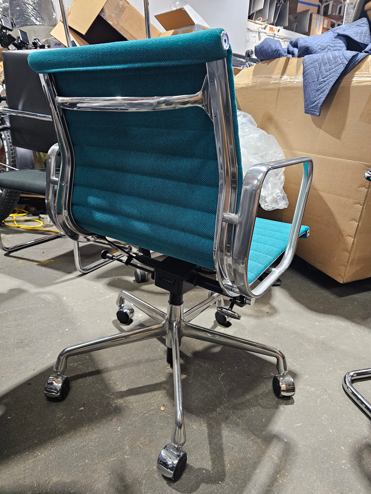 Herman Miller Eames Aluminum Group Management Chair with Pneumatic Lift in Turquoise Fabric, EA335