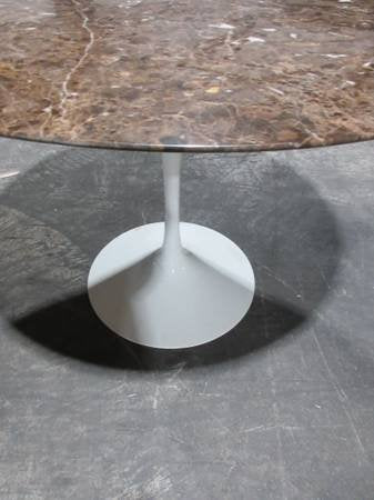 Knoll Eero Saarinen Round Marble Dining Table, 42-in - Bygone Icons