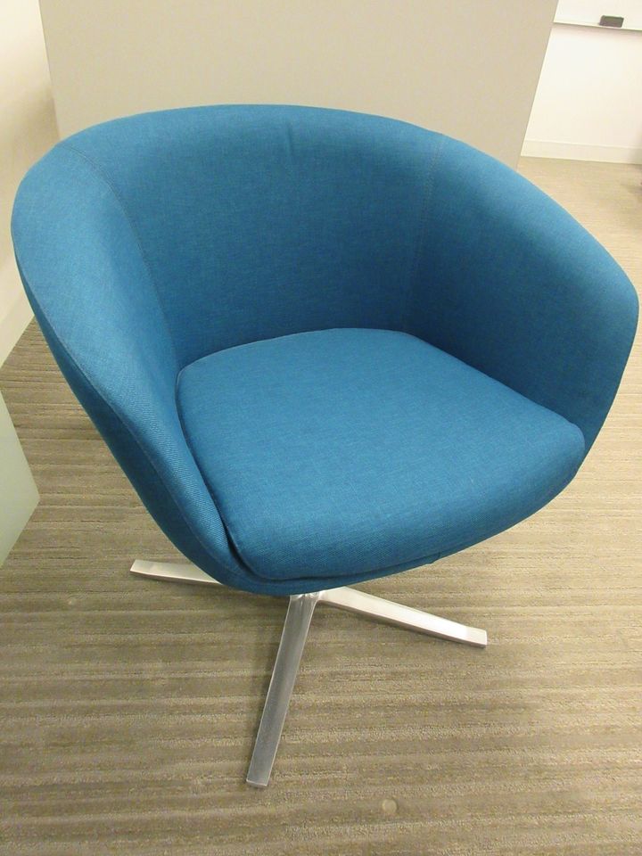 Coalesse Bob Swivel Guest Chair - Bygone Icons