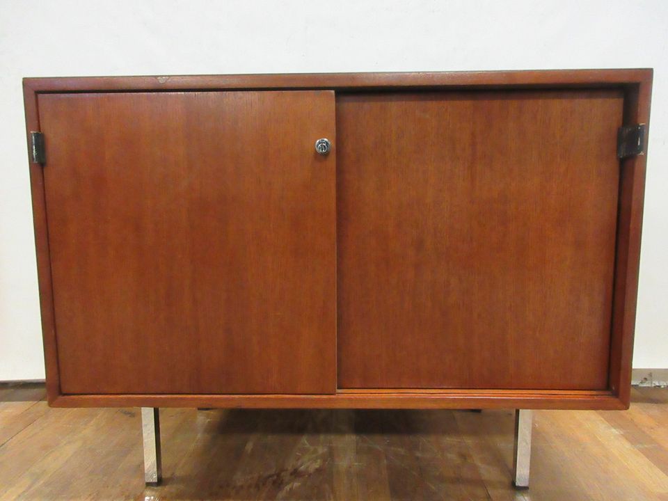 Florence Knoll Console Credenza, 3', in Walnut (Original) - Bygone Icons