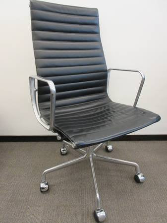 Herman Miller Eames Aluminum Group Executive Chair in Black Leather, EA337