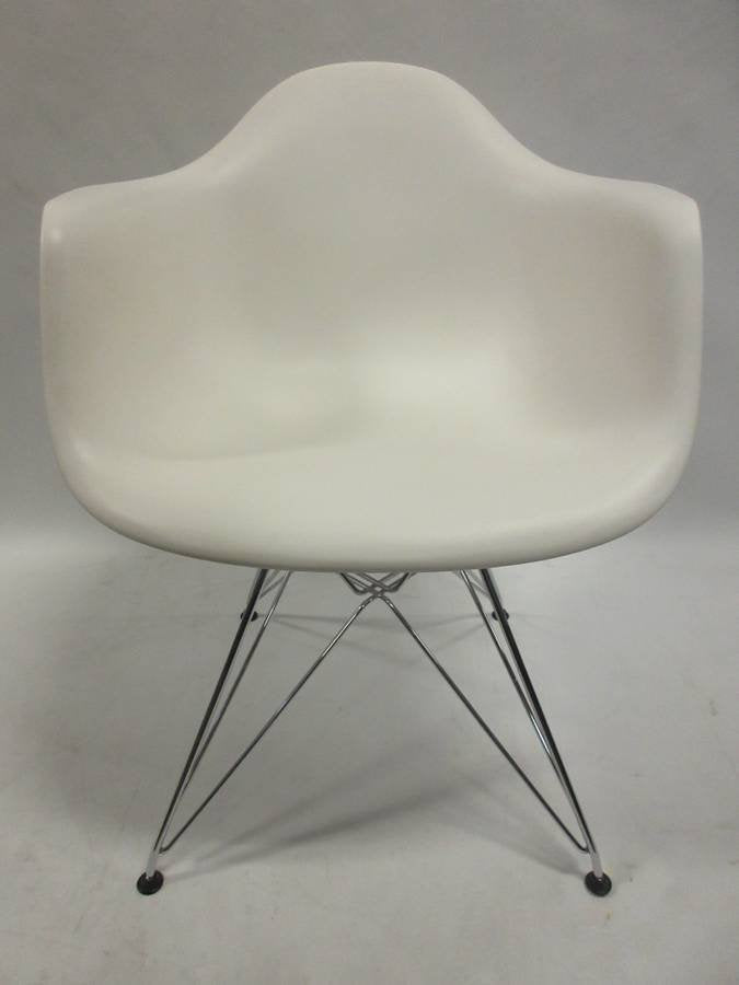 Eames Molded Plastic Armchair in White (Original)