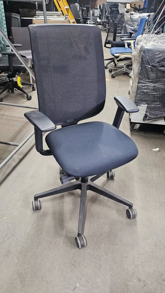 Steelcase Reply Mesh Task Chair
