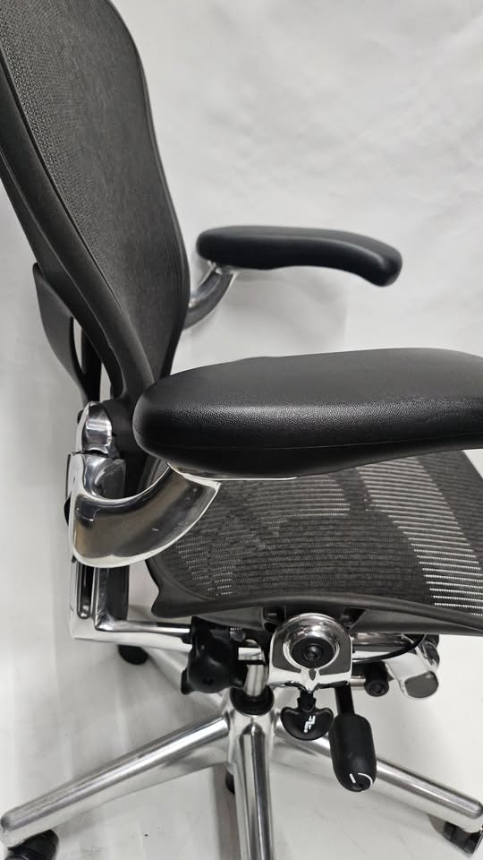 Herman Miller Classic Executive Aeron Chair with Polished Aluminum Frame, Size B, PostureFit