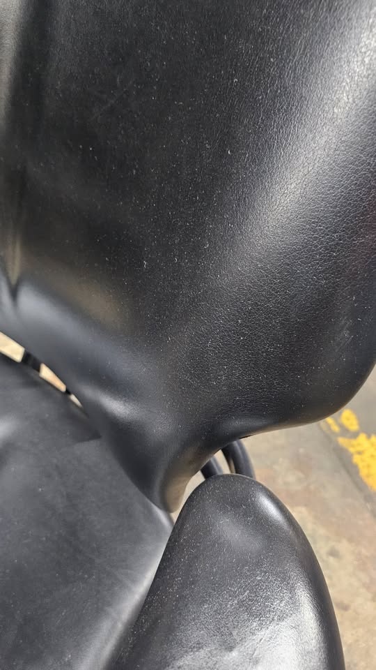 Humanscale Freedom Chair with Headrest in Leather