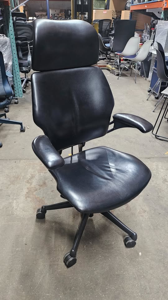 Humanscale Freedom Chair with Headrest in Leather