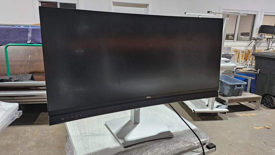 Dell C3422WE 34-in Curved WQHD Monitor with Built-In Camera, Mic, and Speakers