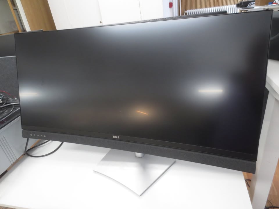 Dell C3422WE 34-in Curved WQHD Monitor with Built-In Camera, Mic, and Speakers