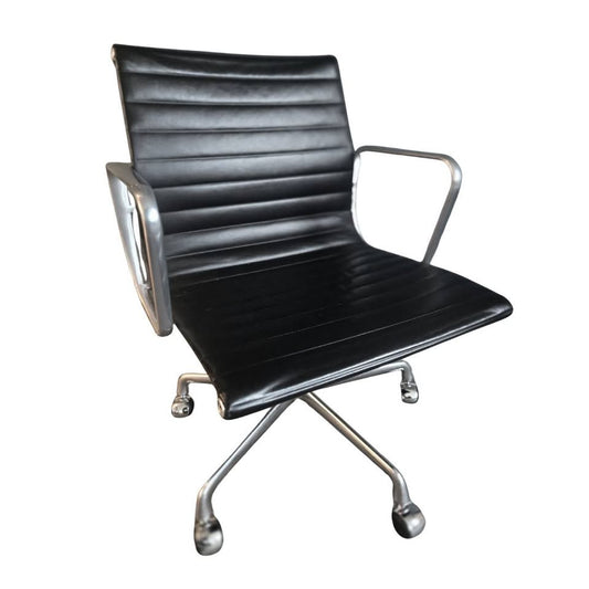 Herman Miller Eames Aluminum Group Management Chair in Black Leather, EA335
