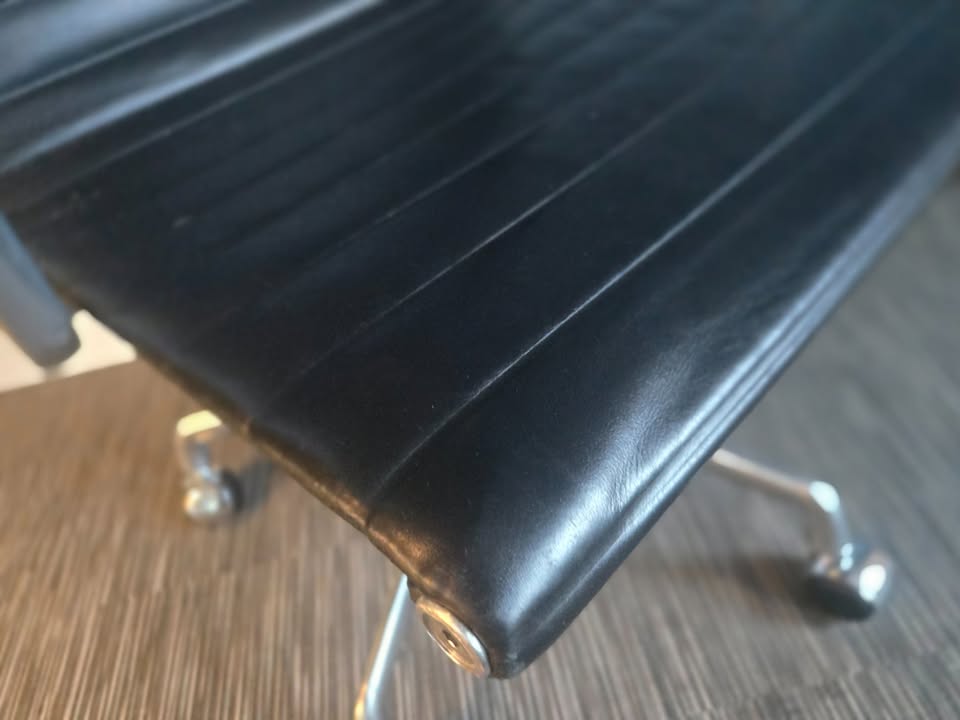 Herman Miller Eames Aluminum Group Management Chair in Black Leather, EA335