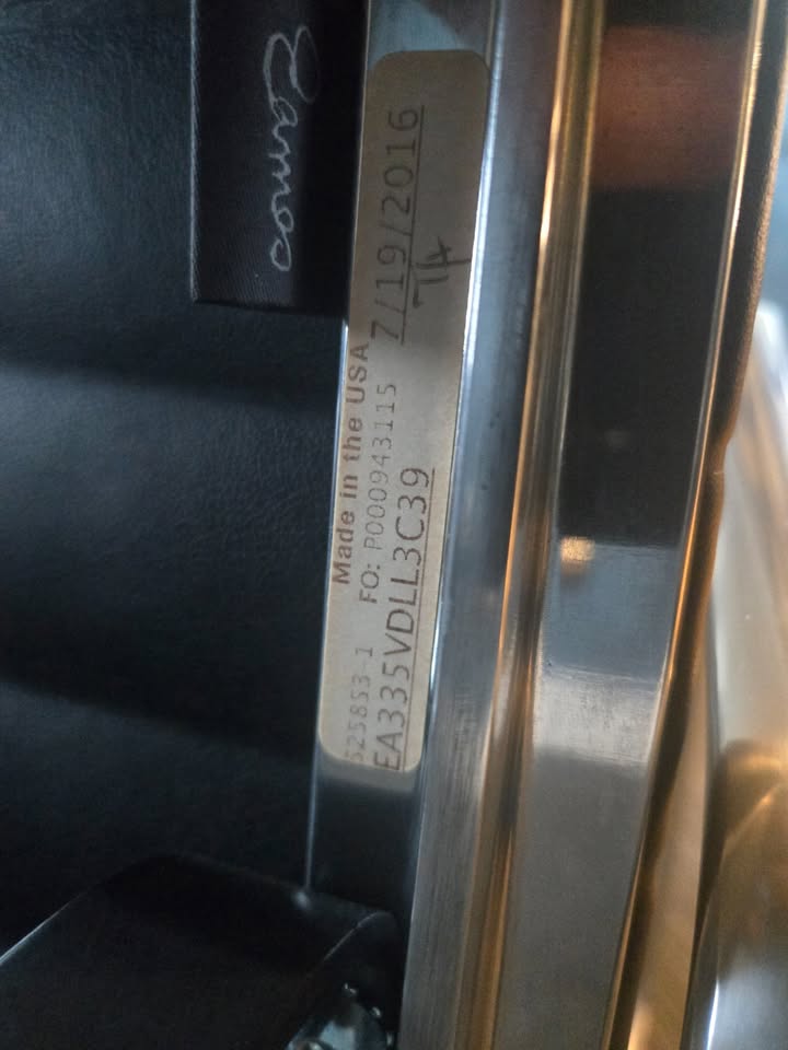 Herman Miller Eames Aluminum Group Management Chair in Black Leather, EA335
