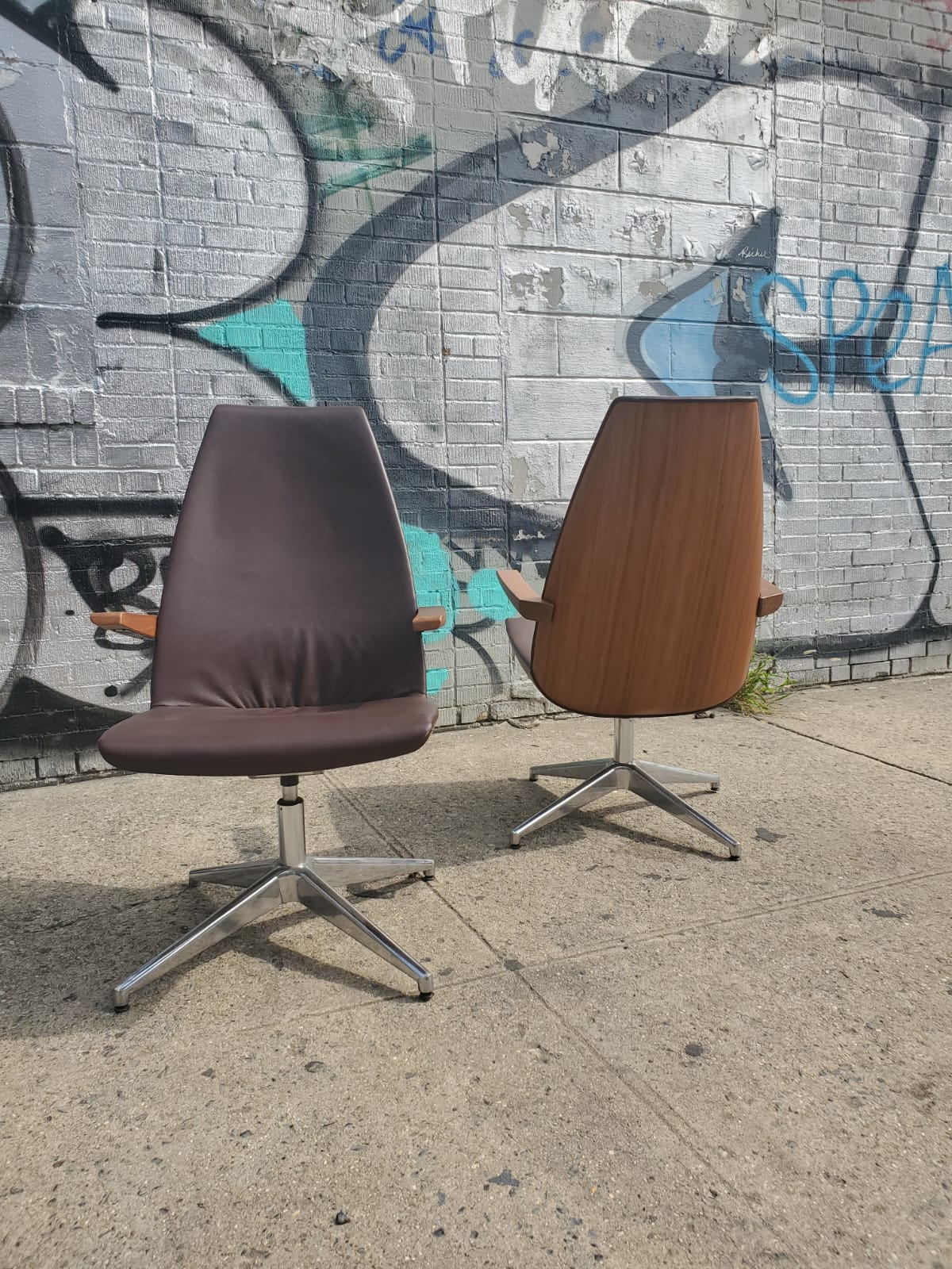 Geiger Clamshell Executive Swivel Chair in Brown Leather