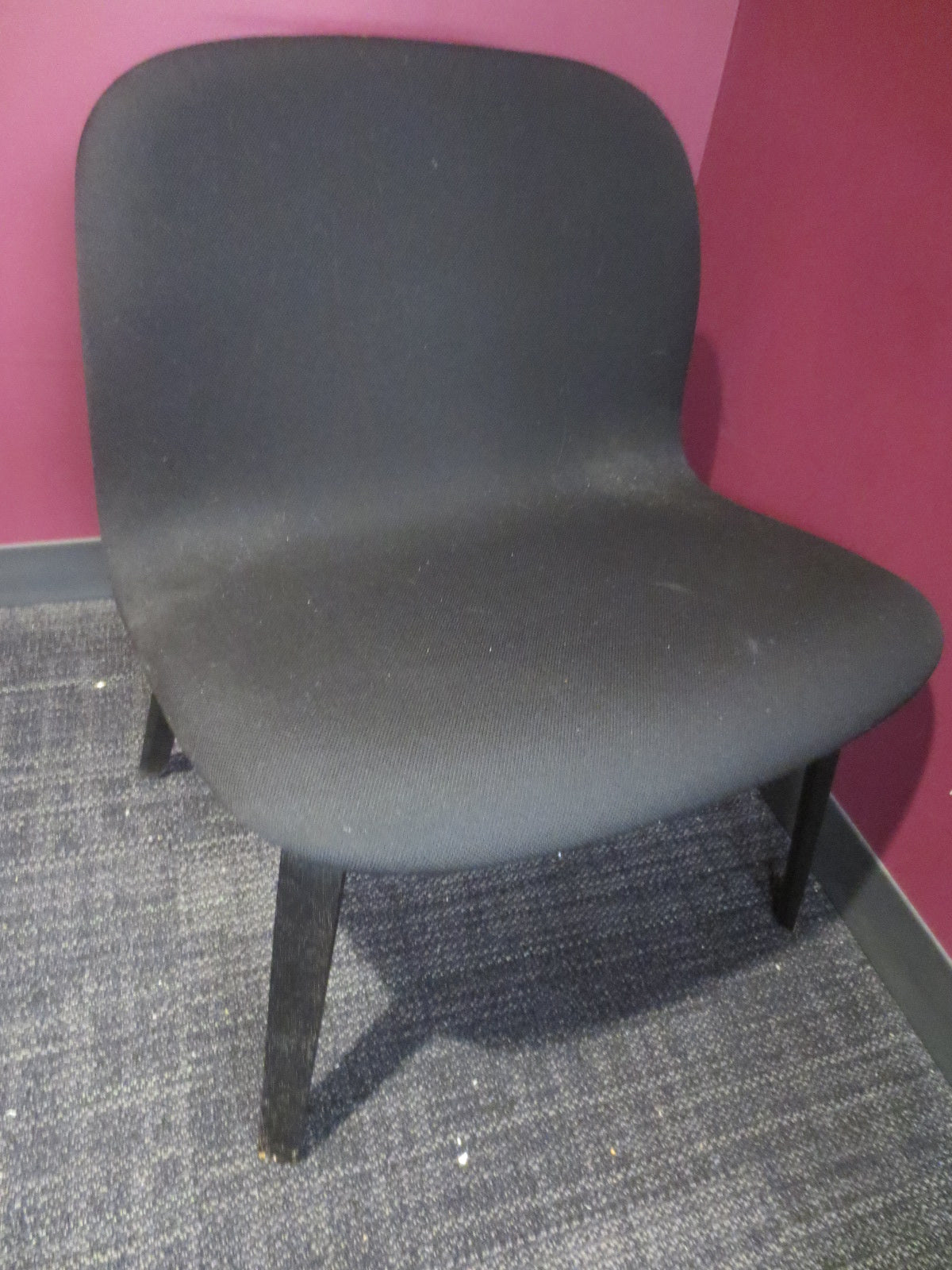 Muuto Visu Lounge Chair in Black Fabric