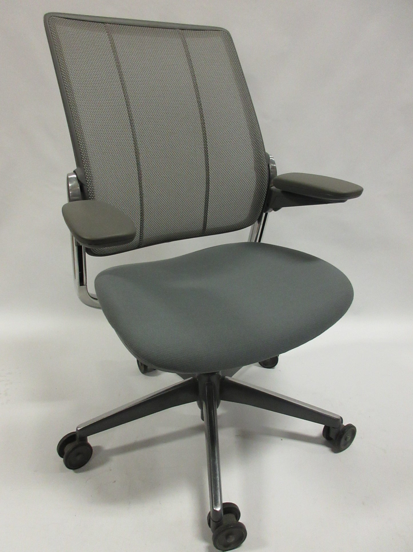 Humanscale Diffrient Smart Ergonomic Office Chair in Grey