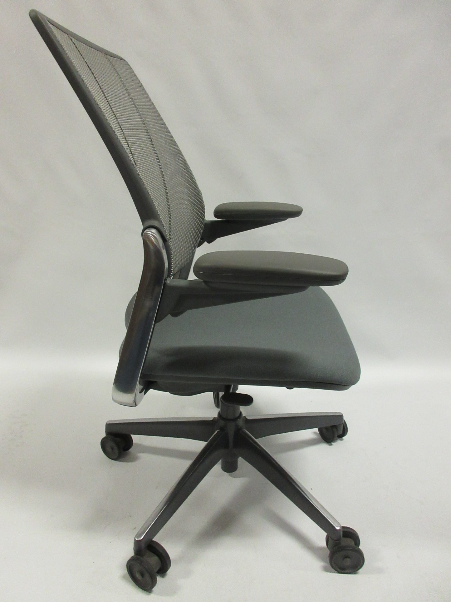 Humanscale Diffrient Smart Ergonomic Office Chair in Grey