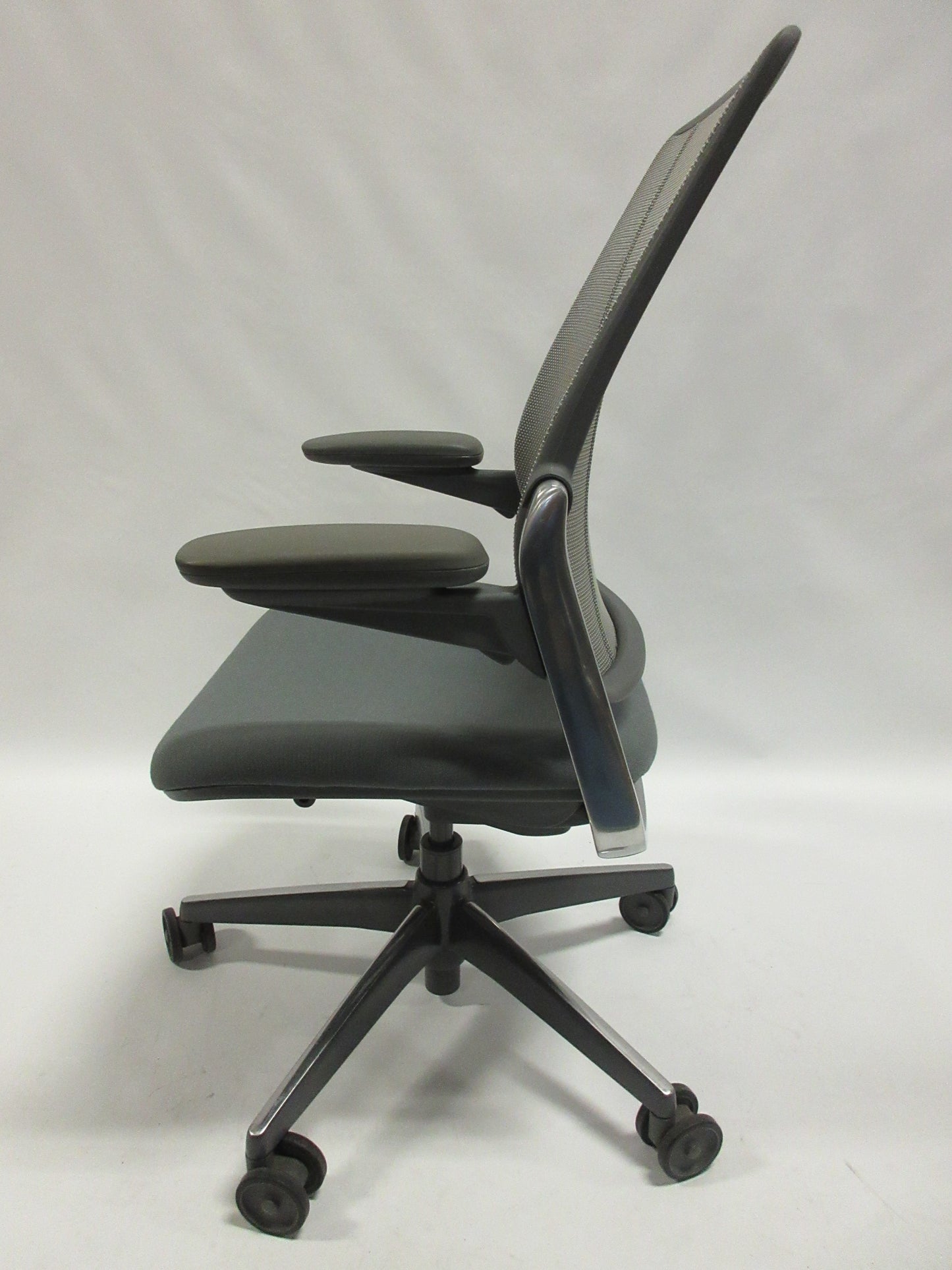 Humanscale Diffrient Smart Ergonomic Office Chair in Grey