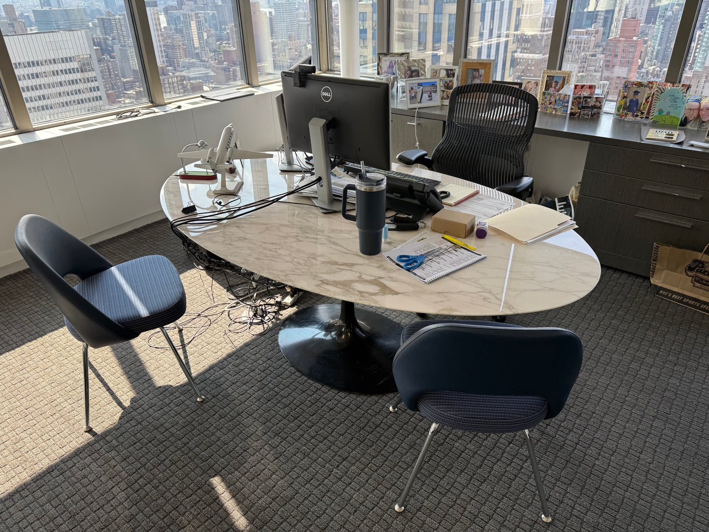 Knoll Saarinen Oval 78-in Marble Table with Cream Top and Black Base