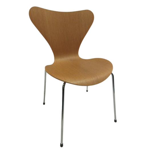 Fritz Hansen Series 7 Chair in Oak Veneer (Original)