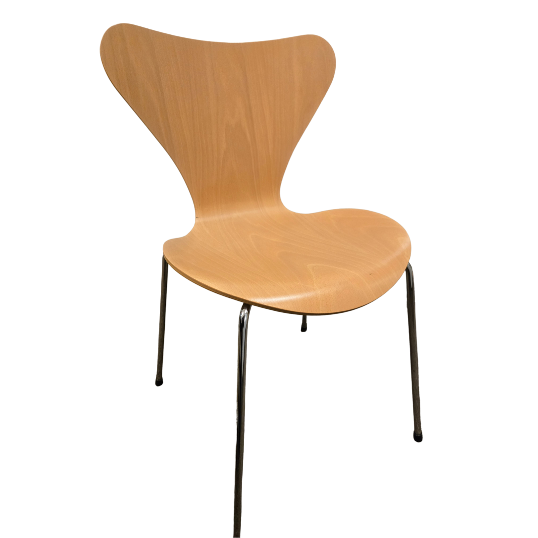 Fritz Hansen Series 7 Chair in Natural Beech (Original)