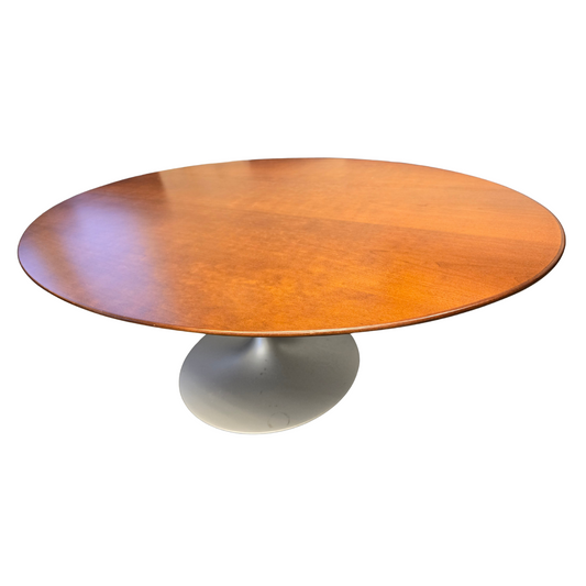 Knoll Saarinen 42-in Oval Tulip Coffee Table in Light Walnut