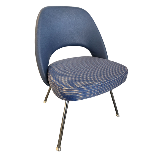 Knoll Saarinen Executive Side Chair in Blue Pattern