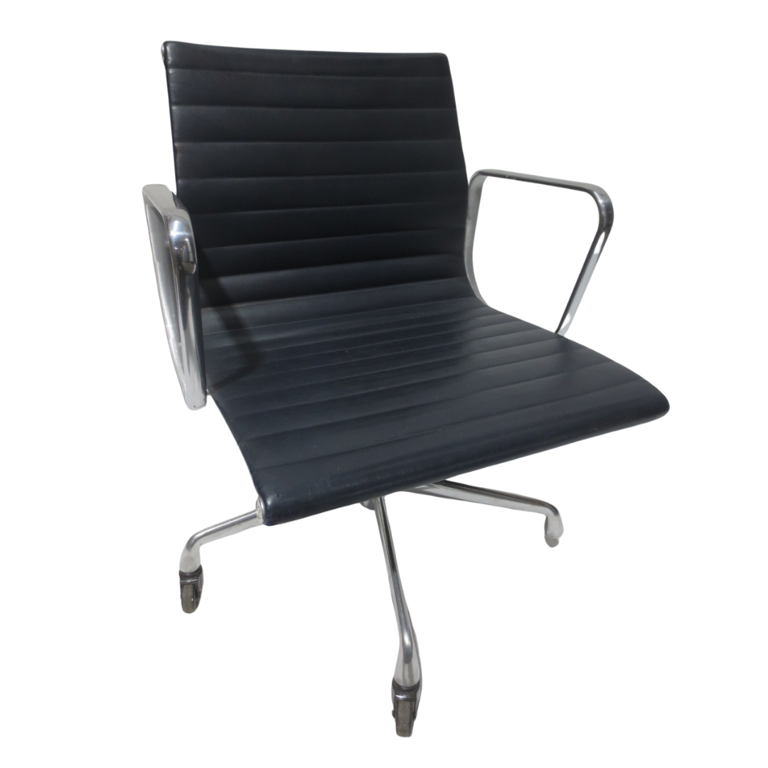 Herman Miller Eames Aluminum Group Management Chair in Blue Leather