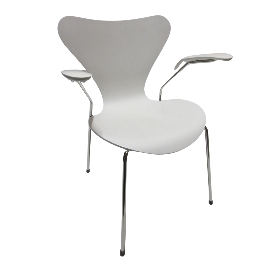 Fritz Hansen Series 7 Armchair in White